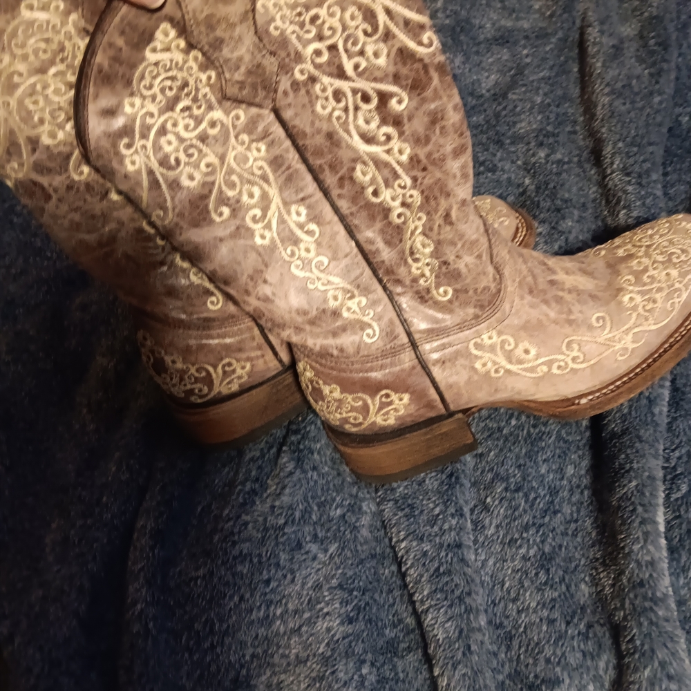 Embroidered Western Cowboy Boots